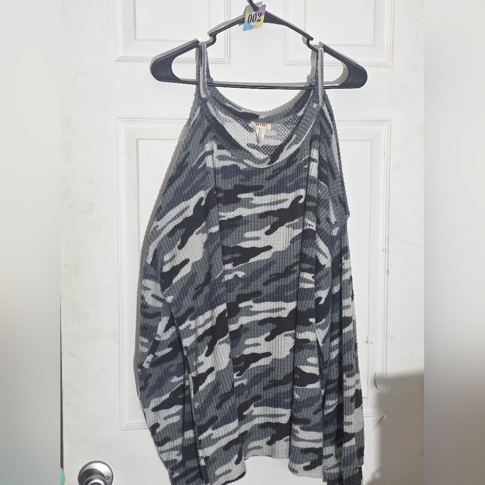 02 - BiBi 2X Cold Shoulder long sleeve top